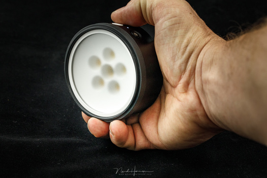 The Profoto C1 Plus is small enough and fits right into your hand. The build is very good, and the rubber on the back gives it enough grip.