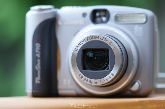 A typical, yet old compact camera. The small sensor size requires a short focal length, as seen on the lens barrel. Still, the field of view is almost similar to 28mm - 175mm on a full frame