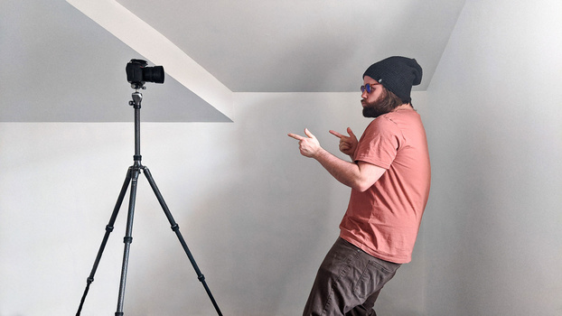 Put the camera back Place the camera back on the tripod