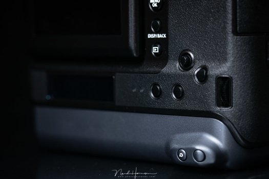 Why didn't they place a nice rubber lining onto the vertical grip also. Now its is slippery and cold. It has a nice look, this way, but I rather see it functional.