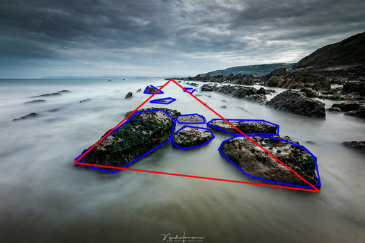 When elements are not ditributed symmetrical around a vertical axis, we have a dynamic triangle composition. It has a sense of movement in it.
