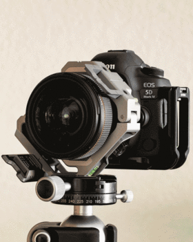 By mounting the TSE frame in a diagonal position, you can cover a wider and higher angle of view. Due to the construction of the TS-E lens, this can only be achieved in this way.