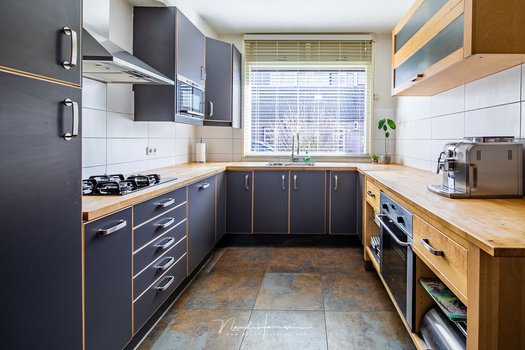 When shooting real estate, you have to be careful when using the shift function for panoramic shots. If there is a foreground close by, you can end up with a parallax error. This shot is just a single one 9Canon EOS 5Dmk4 + TS-E 17mm, ISO400, f/9, bracket