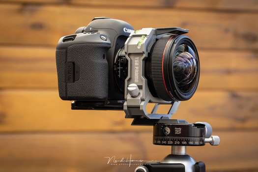 The TS-E 17mm f/4L lens fitted in a Rogeti TSE adapter and mounted with the provided nodal slide. It looks impressive, but does it work as it should be?