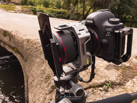 Shooting panoramas with the tilt-shift lens and the Rogeti TSE frame is fun. Although you have to level the camera, you can easy tilt the camera up or down without any problem, Just make sure it is kept horizontal.