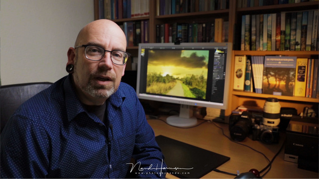 Recording my Luminar 4.2 lessons for a extensive course on the Dutch learning site Photofacts Academy. On the screen in the back a AI sky replacement is just performed.