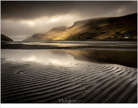 This image contains a lot of diagonal lines, which will lead the viewers' eye towards the bright part on the mountains.