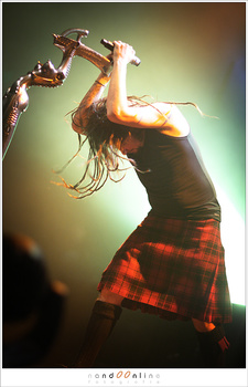 Korn in concert. If I used spot metering, the location of the spot had to be at exact the right place; the body of singer Jonathan Davis. Just an inch to the left or right would have measured the light in the background, resulting in an underexposed image