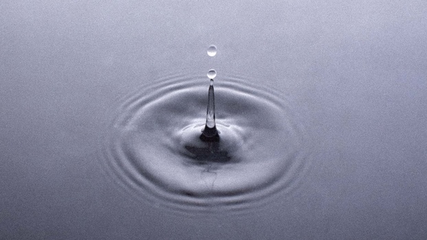 ISO noise on water drop ISO noise on water droplet