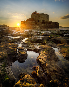 For this vertical panorama I used a gradient filter and used bracketing also. It allowed me to capture the landscape in the best possible way (Canon EOS 5D4 + TS-E 24mm - ISO100 - f/16 - 1/15 sec up to 1/500 sec with Kase Wolverine 0,9 medium gradient fil