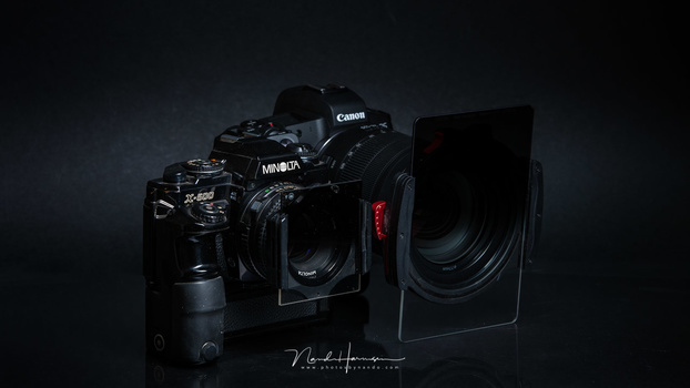 Neutral density gradient filter are not a new phenomenon. In the early days of photography Cokin came up with the revolutionary idea of these filters. Here you see my old Minolta X-500 with Cokin filters, and the brand new Canon EOS R with the Haida M10 f