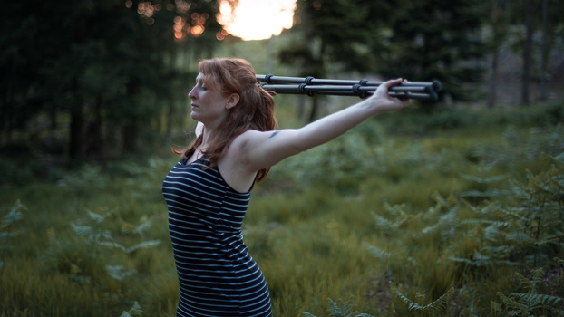 Open the shoulders with a tripod Use a tripod to open the shoulders