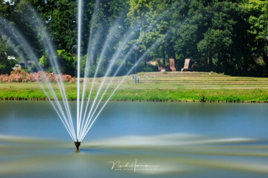 I focussed on the fountain, but the shallow depth of field isn't that obvious in this composition. But if gave an idea of the exposure time you will reach with f/2.8 (Canon EOS 5D4 + Ef70-200mm @ 145mm, ISO200, f/2.8, 325 seconds)