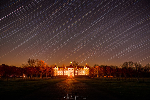 Photographing startrails is a fun thing to do. If you use a shutter speed that is long enough, the stars will make the trails for you. (84x 30 seconds exposure, 35mm focal length)