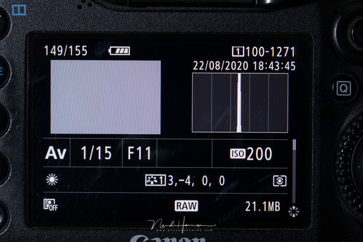 The photo of the white sheet also becomes gray. It is exactly the same tone as the black sheet. Just look at the shutter speed, and compare it to the previous image for reference.
