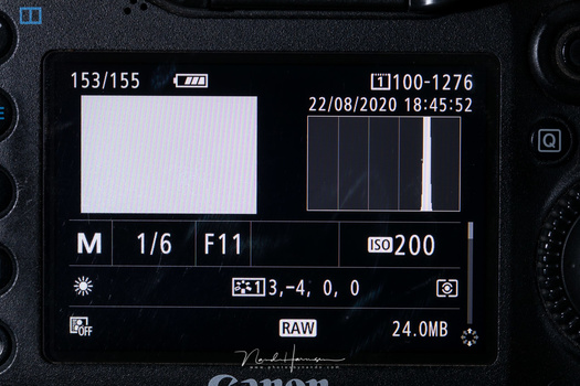 The photo of the white sheet will also be exposed correctly, not influenced by the bright tones of the sheet.