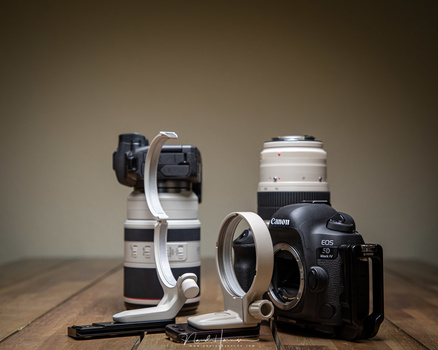 The tripod ring can be removed without taking the lens from the camera. When removed, there is no empty space on the lens.