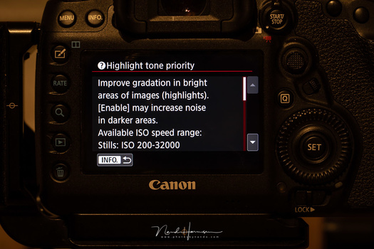 The help function explains what the D+ highlight tone priority does, and warns about increased noise levels. This is a screenshot from the Canon EOS 5D mark IV
