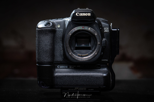 This is the Canon EOS 20D; the camera I bought in 2005, and used for many years with much enthousiasm