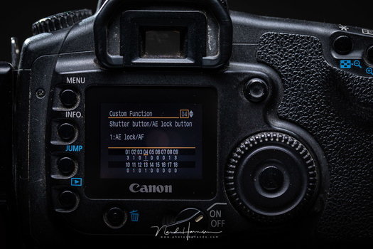 Although there was no dedicated back focus button, it was possible to address the asteriks button for autofocus. This possibility was not commonly known, back in 2005.