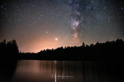 A post-processed image of the Milky Way, shot with the Haida Clear Night to remove as much color cast as possible (24mm - ISO12800 - f/2,8 - stack of ten 15 sec images)