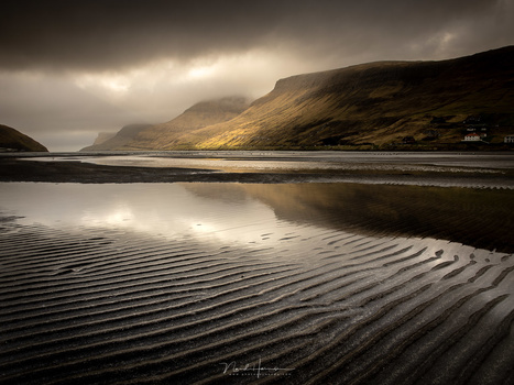 Lines can be very powerfull in a composition. It guides the viewer through the photo, and even towards a certain point in the composition.