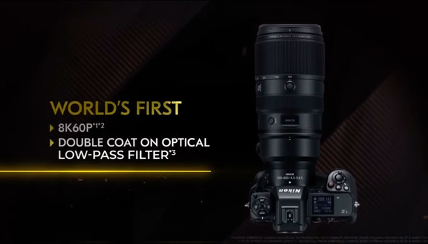 Mirrorless camera with telephoto lens mounted, displayed against dark background with yellow text overlay.