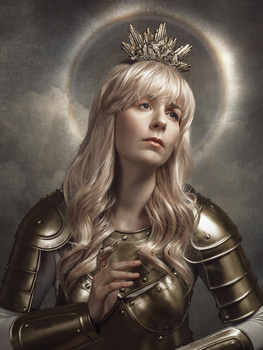 Portrait of a woman wearing golden armor and a ornate crown with a luminous halo behind her head.