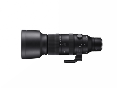 Black telephoto lens with tripod collar and focus ring against white background.