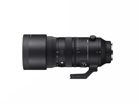 Black telephoto lens with focus ring and tripod collar, shown in profile against white background.