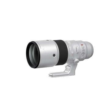 White and black telephoto lens with tripod collar mounted on a white background.