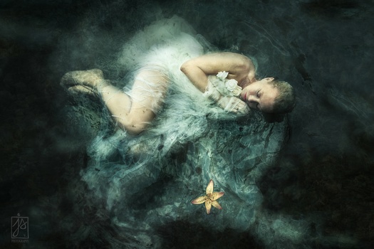 Image "Hope" by Juhamatti Vahdersalo