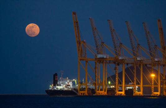Image "Moon Rise" by Babar Swaleheen