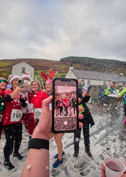 Image "christmas fun run" by John Shiels