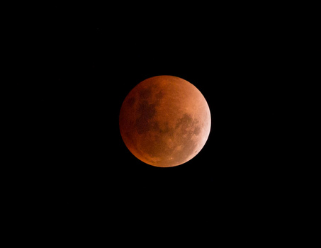 Image "Lunar Eclipse, Super Blue Blood Moon" by Babeh Helmi