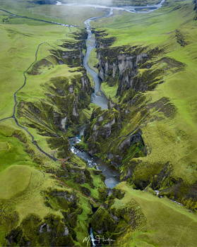 Image "Fjaðrárgljúfur" by Markus van Hauten