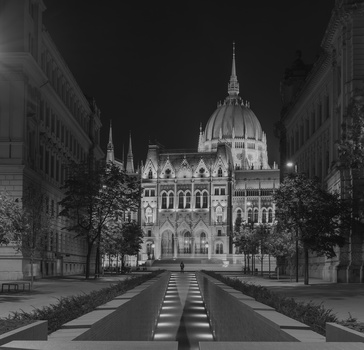 Image "Budapest Parliament" by Gabor Szarvas