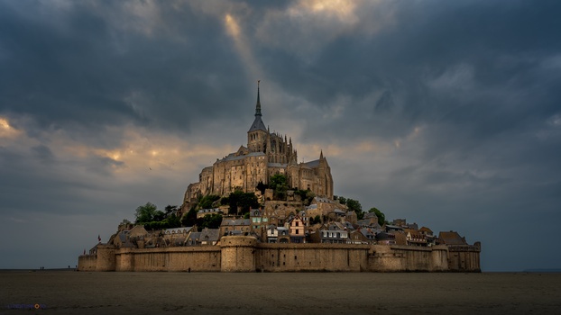 Image "Mont St Michel" by Hans Jørgen Lindeløff
