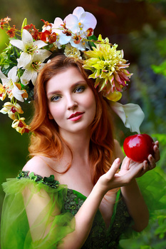 Image "Lady with an apple" by Hanna Wimmer