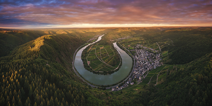 Image "Moselschleife - Bremm Panorama" by Jean Claude Castor