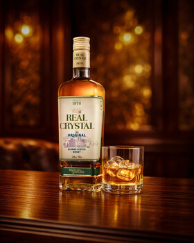 Image "Real Crystal Scotch Whisky" by Firat Tuzunkan