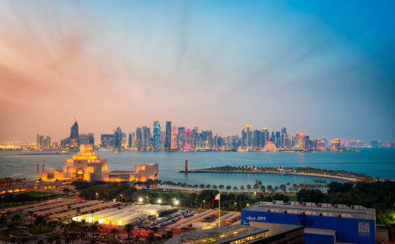Image "Qatar Skyline Doha" by Nico Trinkhaus