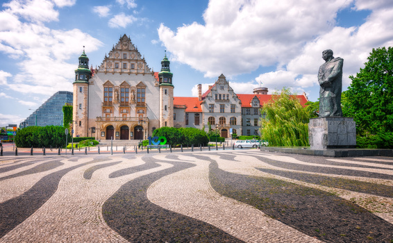 Image "Adam Mickiewicz University in Poznań |  Poland" by Nico Trinkhaus
