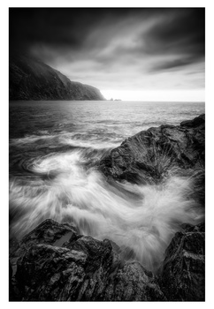 Image "On crashing waves (Portugal)" by Rhawi Dantas
