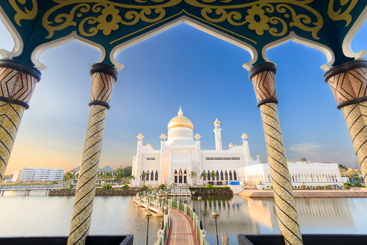 Image "Sultan Omar 'Ali Saifuddien Mosque" by Ari Kustiawan
