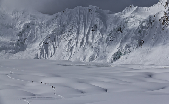 Image "Finding a way to the summit" by Nicolas Choppin