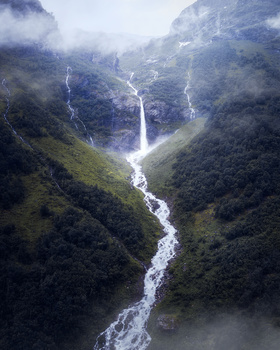 Image "The moody falls" by Fredrik Strømme