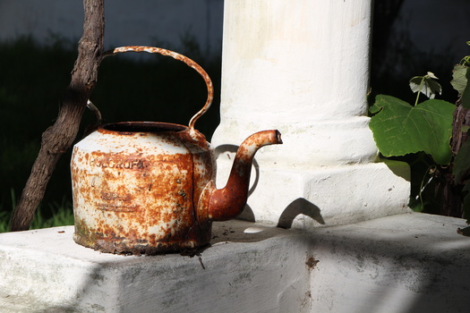 Image "Rusty kettle on wall" by Peter Crowder