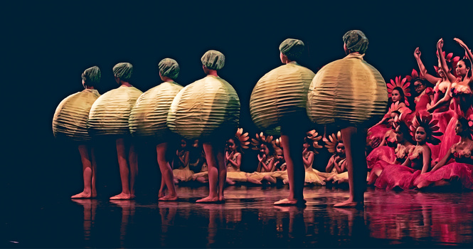 Image "Showtime" by Wisnu Broto
