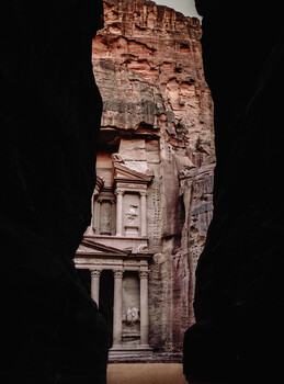 Image "The Treasury" by Bartek M. Wojtkunski